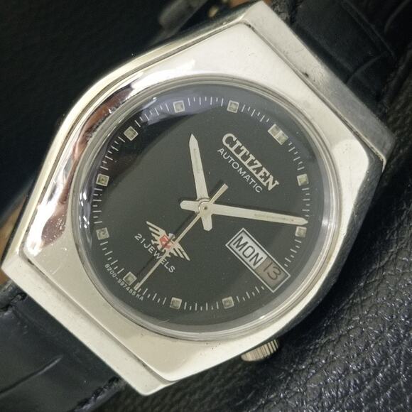 Vintage 1987 Citizen Automatic Mens Silver Watch W/daydate & Black accents